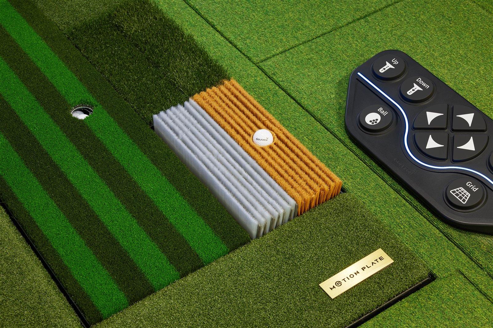 GOLFZONの操作パネルとショットマットの参考写真