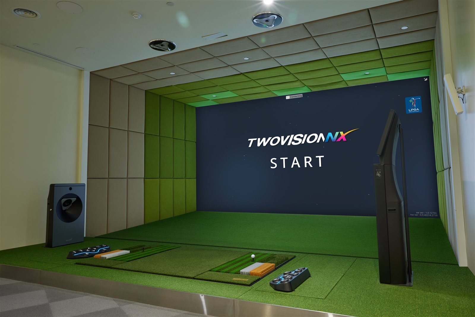 GOLFZON TWOVISION NXのスクリーンと打席の参考写真